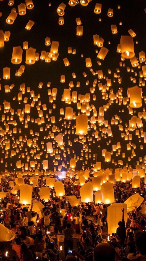 Flying Lanterns, Flying Candles, Floating Lanterns, Candle Night, Sky Lanterns, Kuching, Foto Tips, Pretty Landscapes, Event Entertainment