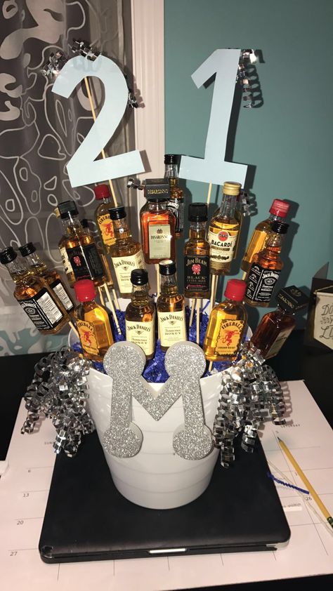 21st birthday alcohol bottle bouquet. Creative ideas.  Boyfriend birthday gift ideas.   #21 #birthday #gifts Guys 21st Birthday Ideas, 21 Birthday Gifts For Boyfriend, 21st Birthday Ideas For Guys, 21st Birthday Bouquet, 21st Birthday Gifts For Boyfriend, Diy 21st Birthday Gifts, 21st Birthday Gift Ideas, 21st Birthday Basket, Birthday Gift Ideas For Him