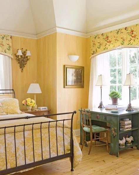 Pale Yellow Bedrooms, Light Yellow Bedrooms, Yellow Rooms, Yellow Bedroom Ideas, French Country Decorating Bedroom, Country Bedroom Decor, Yellow Bedroom Decor, French Country Bedrooms, Yellow Room