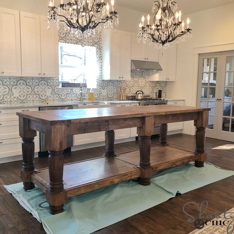 DIY Kitchen Island Diy Kitchen Island Table, Farmhouse Furniture Plans, Creole Kitchen, Kitchen Islands Ideas With Seating, Dapur Rustic, Farmhouse Island, Minecraft Decoration, Kitchen Island Storage, French Creole