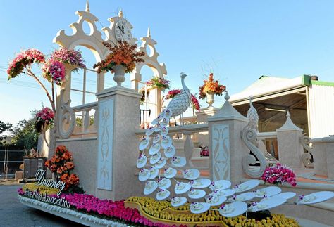 Castle Parade Float, Cinderella Carriage Parade Float, Flower Parade Float, Floats For Parade Homecoming, Rose Parade Floats, Demon Witch, Roscommon Ireland, Parade Float Ideas, Carnival Floats