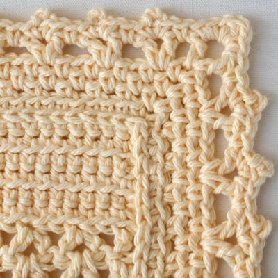 This tutorial features instructions for crocheting the edging for the openwork cotton dishcloth. Crochet Borders For Blankets, Blanket Borders, Crocheted Edging, Crochet Edging Pattern, Crochet Blanket Border, Crochet Blanket Edging, Zig Zag Crochet, Crochet Border, Crochet Geek