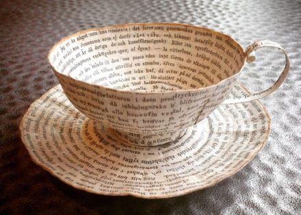 Recycled Paper Art, Old Book Art, Books And Tea, Newspaper Paper, Old Book Crafts, Recycled Books, Recycled Book, Book Page Crafts, Book Page Art