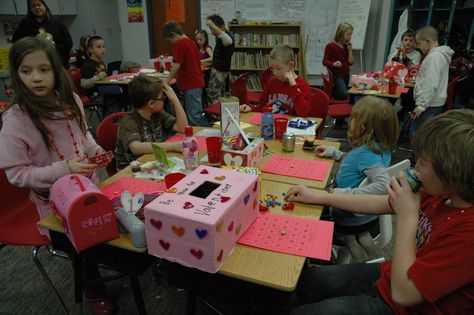 Valentine's Day in elementary school Nostalgic Valentines Day, Valentines Elementary School, Elementary School Nostalgia, Elementary School Dance, Childhood Core, 2000s Childhood, School Nostalgia, Salt Bae, Wattpad Ideas