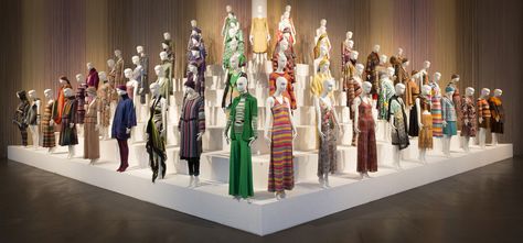 . Fashion Exhibition Display Ideas, Fashion Exhibition Design, Textile Exhibition, Fashion Installation, Fashion Exhibition, Fashion Museum, Museum Design, Gallery Display, Fashion Displays