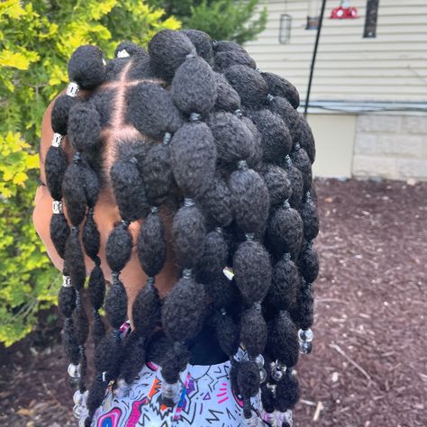 It’s #featurefriday! If you haven’t guessed already, we’ve been loving #bubblebraids! Not only are they easy to style, they also last long and look adorable. Check out our favorite bubble braid hairstyles of the week. #naturalhairkids #naturalhairblogger #kidshairstyles #protectivestyles Black Girls Hairstyles Natural, Bubble Braid Hairstyles, Bubble Braid, Beautiful Black Hair, Bubble Braids, Natural Hairstyles For Kids, Braid Hairstyles, Black Girls Hairstyles, Protective Styles