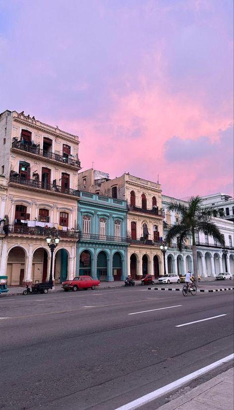 Cuba Havana Aesthetic, Cuba Instagram Pictures, Havana Aesthetic, Cuba Aesthetic, 80s Print, Catching Flights, Cuban Culture, Dream Vacation Spots, Visit Cuba