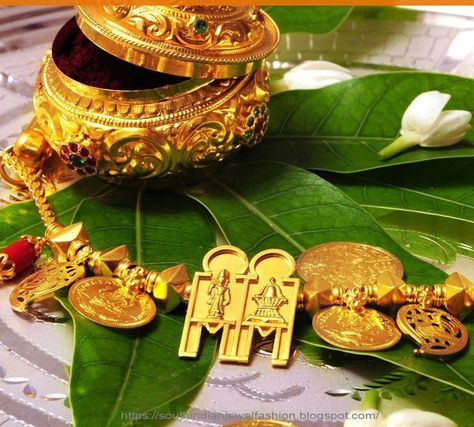 How to decorate Thali dollar - South Indian Mangalyam Designs 2019 Thali Kodi, Thali Design, South Indian Mangalsutra, Indian Mangalsutra, Thali Chain, Gold Pictures, Vikram Vedha, Wedding Album Templates, Kids Gold Jewelry