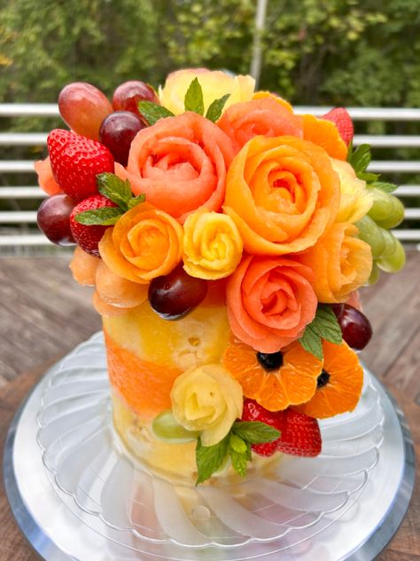 Watermelon cake Fruit Tower Cake, Fresh Fruit Cake Decoration, Cake Made Of Fruit, Watermelon Cakes, Fruit Platter Ideas Party, Fruit Tower, Watermelon Wedding, Party Corner, Special Birthday Cake