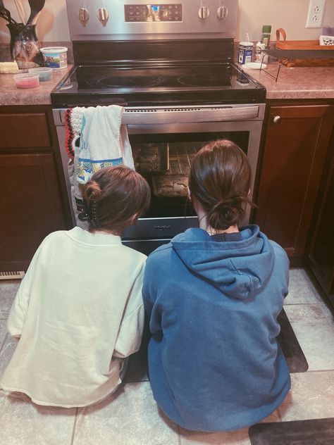 I Love Sister, Best Friend Picture Ideas, Friend Picture Ideas, Best Friend Picture, You Are My Moon, Rudy Pankow, Cute Baking, Living Together, Summer Bucket Lists