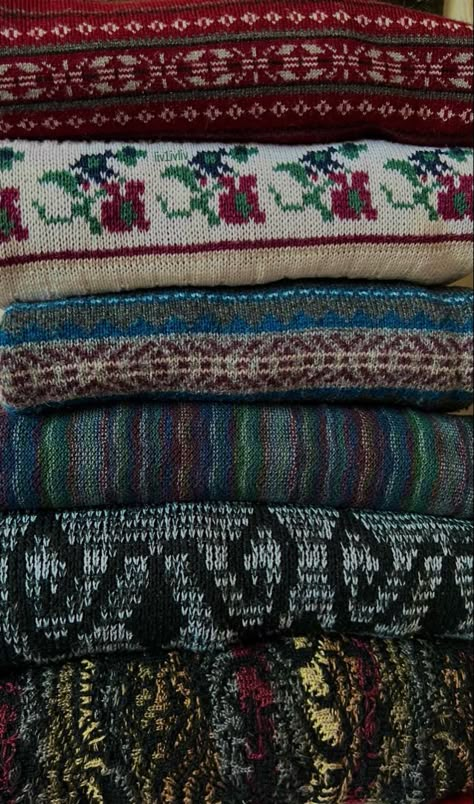 Chunky Sweaters Aesthetic, Sweater Collection Aesthetic, Big Sweaters Aesthetic, Chunky Sweater Aesthetic, Sweater Astetic, Winter Sweaters Aesthetic, Sweater Aesthetic Wallpaper, Comfy Sweater Aesthetic, Granpa Sweaters