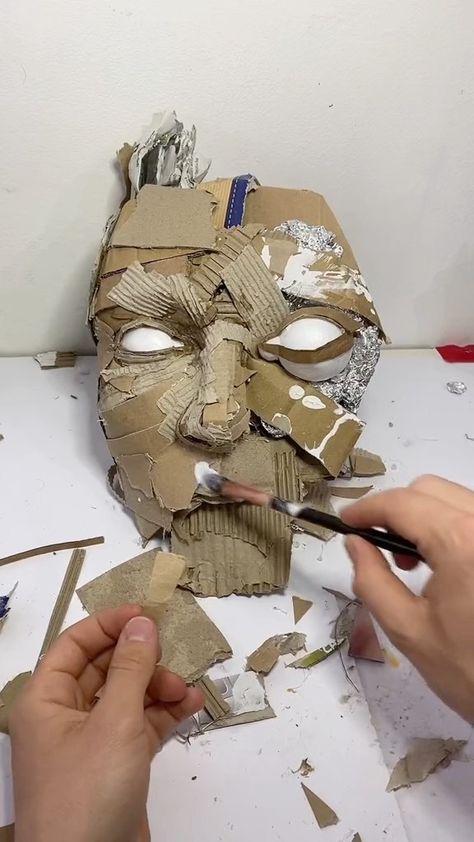 Cardboard Person, Cardboard Art Sculpture, Halloween 23, Sculpture Art Clay, Cardboard Sculpture, Paper Mache Sculpture, Paper Mache Art, Sculpture Ideas, Cardboard Art