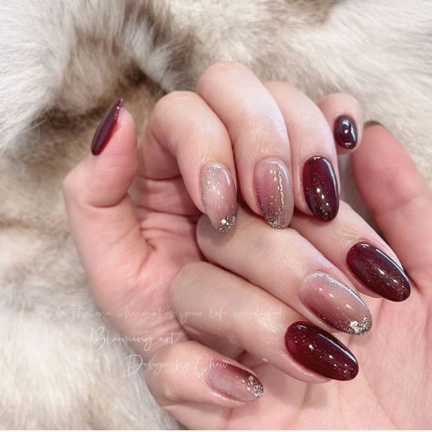 Nail Art Simple Elegant Natural, Nail Art Maroon, Nail Art Simple Elegant, Maroon Nail Art, Maroon Nail Designs, Fashionable Nails, Emerald Nails, Opal Nails, Inspiration Nails