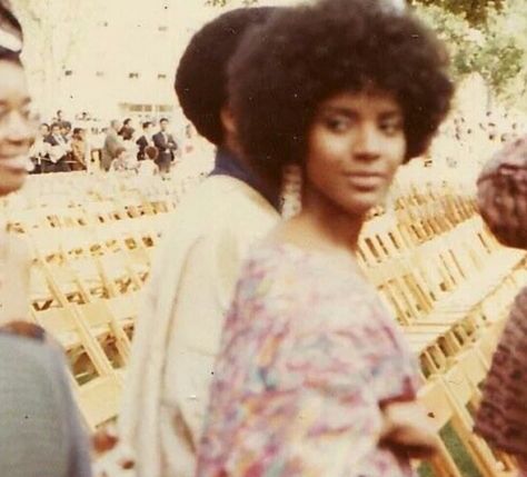 Phylicia Rashad graduated Howard University. 70s Afro, Phylicia Rashad, A Group Of People, Black Actresses, Vintage Black Glamour, Black Knowledge, Black Hollywood, The Jacksons, Va Va Voom