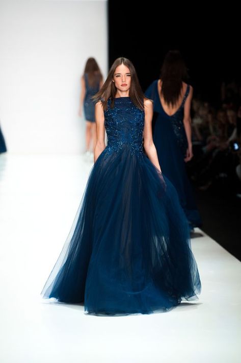 Ravenclaw Things, Rok Tile, Gaun Tulle, Snowflake Ball, Blue Tulle Dress, Jeweled Wedding Dress, Midnight Blue Dress, Beautiful Ball, Tulle Skirt Dress