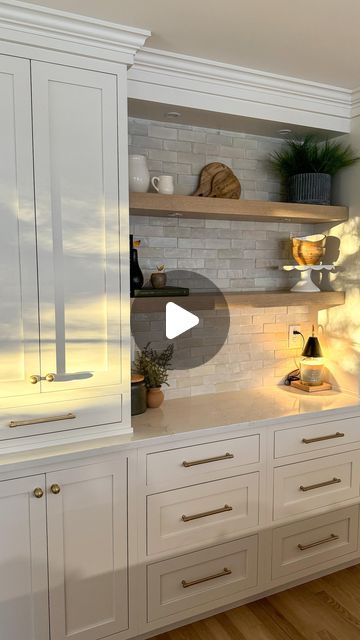 White And White Oak Kitchen, Two Tone Kitchen Cabinets Wood And White, Two Tone Kitchen Cabinets Wood, Light Maple Kitchen Cabinets, Warm White Cabinets, White Kitchen Cabinet Design, Built In Kitchen Cupboards, White Cabinet Kitchen, Kitchen With White Cabinets