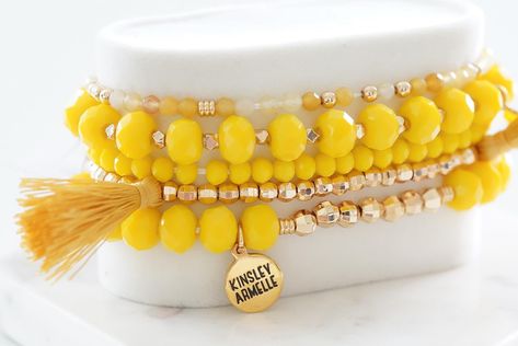 Yellow Bracelet Ideas, Yellow Beaded Bracelets, Pocket Full Of Sunshine, Beautiful Beaded Jewelry, Yellow Bracelet, Brown Bracelet, Letter Bracelet, Free Bracelet, Linen Bag