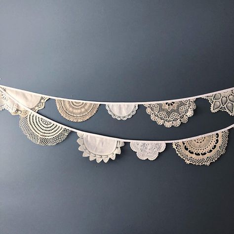 Doily Banner, Doily Garland, Doily Bunting, Wedding Open House, Bunting Diy, Doily Wedding, Circle Garland, Crochet Wreath, Baby Birthday Decorations