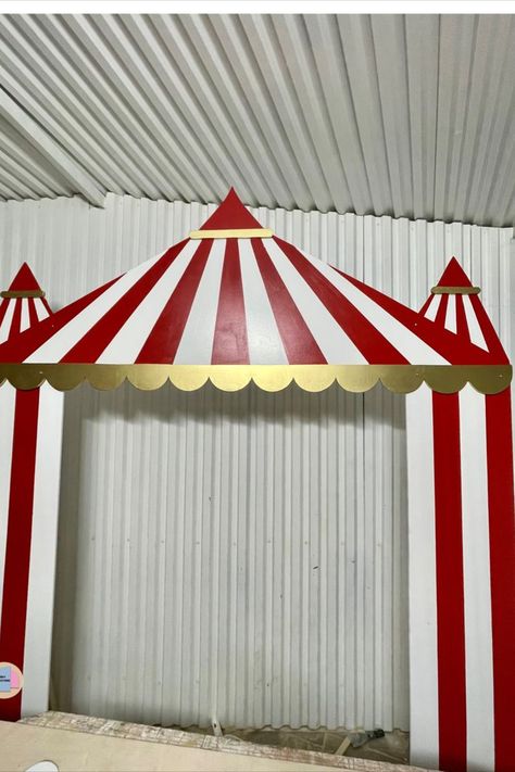 Circus Theme Crafts, Circus Theme Decorations, Carnival Birthday Theme, Theatre Decorations, Circus Birthday Party Theme, Carnival Birthday Party Theme, Diy Carnival, Halloween Circus, Circus Decorations