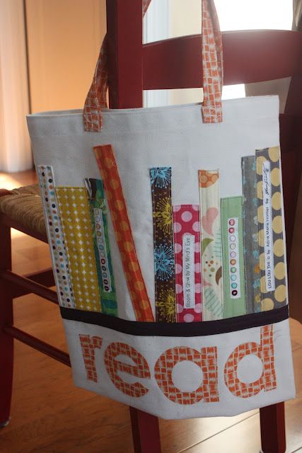 Diy Sac Pochette, Pochette Diy, Library Tote Bag, Library Tote, Library Bag, Sew Ins, Costura Diy, Patchwork Bags, Book Quilt