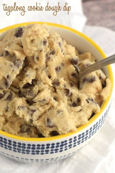 Peanut Butter Cookie Dough Dip, Tagalong Cookies, Cookie Dough Dip, Sweet Dips, Dessert Dips, Cocktail Desserts, Vanilla Cookies, Baked Dessert Recipes, Chocolate Chip Cookie Dough