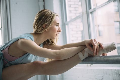 3 Ways To Start Your Day Like Ballet Dancer Isabella Boylston Isabella Boylston, Ways To Start Your Day, Morning Music, American Ballet Theatre, Ballet Theater, The Power Of Music, Breakfast Sandwiches, Delicious Coffee, Ballet Dancer