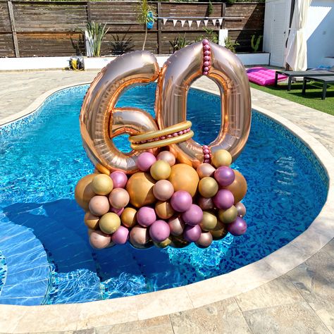 60th birthday floating swimming pool balloon display - includes rose-gold numbers and chrome pinks & rose-gold latex balloons Balloons For 60th Birthday, Pool Balloons Decorations, Rose Gold Pool Party, Floating Balloons In Pool, Pool Party Balloons Decorations, Gold Pool Party, Balloons In Pool, Pool Balloons, Birthday Decor For Him