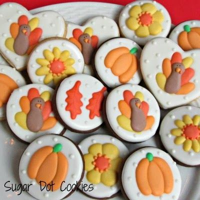 Turkey Sugar Cookies, Thanksgiving Cookies Decorated, Decorate Sugar Cookies, Fall Decorated Cookies, Halloween Sugar Cookies Decorated, Sugar Cookies With Royal Icing, No Bake Sugar Cookies, Turkey Cookies, Cookies With Royal Icing