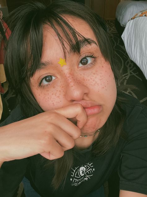 a no-makeup makeup look haha with some freckles Freckles Makeup Look, Face With Freckles, No Mascara, Freckles Makeup, Natural Makeup Look, Flawless Face, Girl Short Hair, Natural Makeup Looks, Makeup Makeup