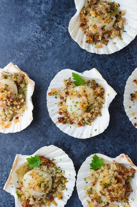 baked sea scallops in their shells. Scallop Appetizer, Bay Scallops, Tea Party Sandwiches, Baked Scallops, Grilled Oysters, Stuffed Shells Recipe, Sea Scallops, Scallop Recipes, Cooking 101