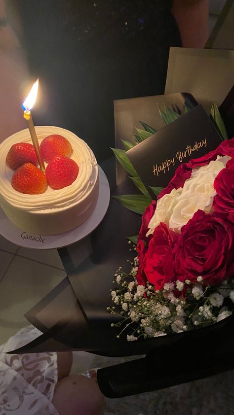 Cake With Flowers Aesthetic, Aesthetic Cake Ideas, Happy Birthday Love Cake, Happy Birthday 22, Birthday 22, 22nd Birthday Cakes, 22 Birthday, Photo Styles, Cake Story