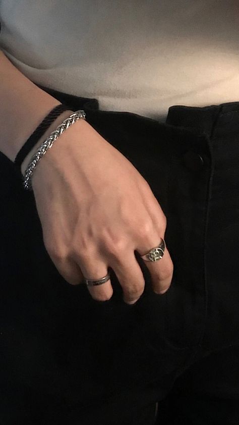 Masc Rings Aesthetic, Masc Hands With Rings, Rings Masc Women, Masc Lesbian Jewelry, Hot Hands With Rings, Veiny Hands With Rings, Rings Masc, Masc Rings, Masc Jewelry