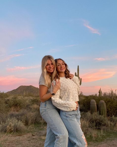 Arizona Sunsets 🫶 Sedona Dinner Outfit, Arizona Picture Ideas Instagram, Phoenix Arizona Outfits, Arizona Photoshoot Ideas, Arizona Instagram Pictures, Arizona Picture Ideas, Phoenix Arizona Aesthetic, Trip Poses, Bsf Goals