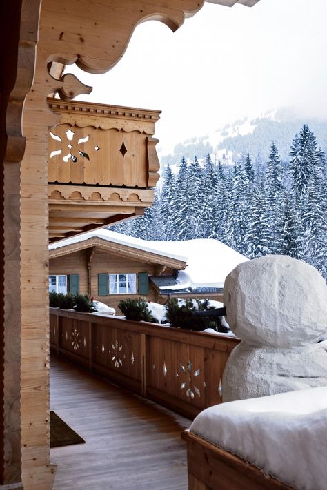 Swiss Chalet Exterior, Modern Swiss Chalet, Ski Chalet Exterior, Swiss Chalet Interior, Ski Chalet Interior, Modern Ski Chalet, Chalet Exterior, Swiss House, Mountain Interiors