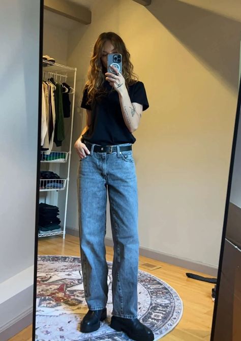 anna shumate Masculine Girl Outfits, Masculine Outfits For Women, Masculine Women Fashion, Masc Fits, Masculine Outfits, Jeans And T Shirt Outfit, Geek Chic Fashion, Oversize Outfit, Looking In The Mirror