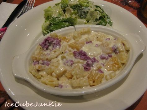 Boston Pizza's Bugs 'N' Cheese kids pasta Bugs And Cheese Boston Pizza Recipe, Boston Pizza, Kids Pasta, Kitchen Tricks, Cheese Pasta, Pizza Recipe, Yummy Yummy, Inner Child, Pizza Recipes