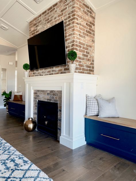 Accent Wall Brick, Brick Wallpaper Accent Wall, Art Wall Aesthetic, Brick Wallpaper Living Room, Wallpaper Living Room Wall, Brick Accent Walls, Brick Accent Wall, Black Brick Wall, Types Of Bricks