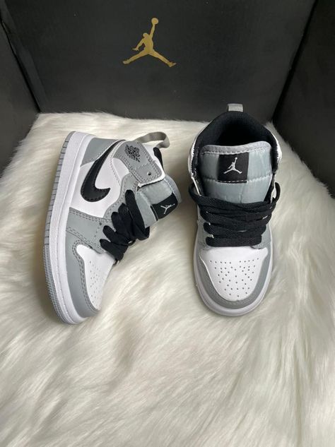 Cute Boys Shoes, Nike Kids Outfits Boys, Kids Shoes Jordans, Jordans For Babies, Cute Baby Boy Shoes, Nike Kids Shoes Boys, Baby Shoes Aesthetic, Kids Jordans Shoes, Sneaker Ball Party Outfit