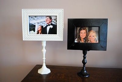 Attach frames to metal or wooden candlesticks, spray paint, and *POOF* beautiful standing frames <3 Old Candles, Astuces Diy, Wooden Candle Sticks, Diy Picture Frames, Candle Sticks, Diy Picture, Dollar Store Crafts, Crafty Craft, Crafty Diy