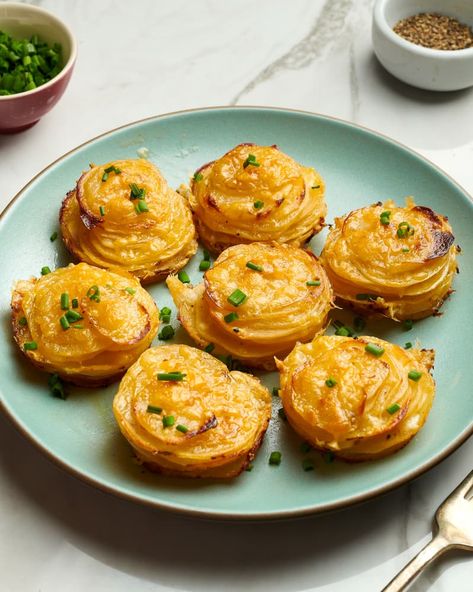 Potato Stacks Recipes, Potato Galette, Potato Stacks, Cheesy Potato, Lemon Potatoes, Potato Sides, Easy Side Dish, Potato Side Dishes, Cheesy Potatoes