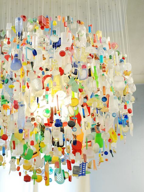 Plastic Chandelier. Photo by Ninainvorm.  Unique amazing creation. Plastic Chandelier, Diy Chandelier, Collaborative Art, Recycled Art, The Ceiling, Restoration Hardware, Cool Diy, Art Room, Recycled Plastic