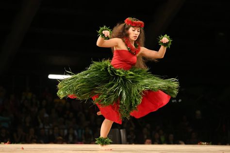 Congratulations to Miss Aloha Hula 2015 Jasmine Kaleihiwa Dunlap from Hula Halau 'O Kamuela! Merrie Monarch 2015. Her performances were powerful and beautiful, she was my favorite too. Merrie Monarch Festival, Native American Teepee, Dancer Outfits, Hawaiian Dancers, Hula Dance, Thursday Evening, Hula Dancers, Dancers Outfit, Hawaiian Culture