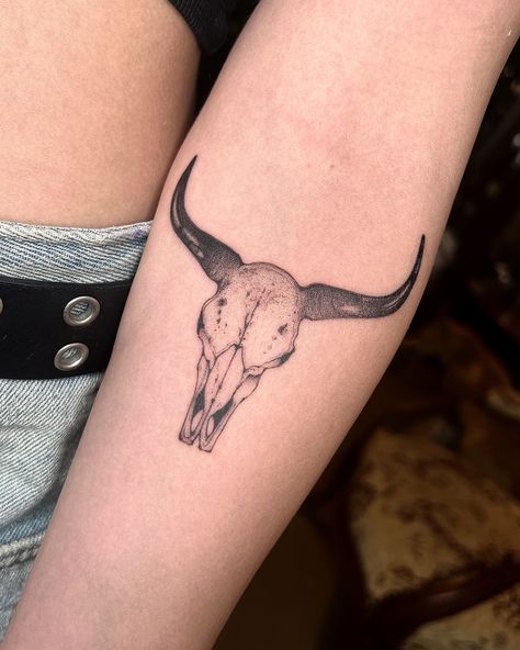 Little Ox Skull for Noelia 🤍 thank you once again! Done in Barcelona at @1928tattoo My bookings are open for August and October to tattoo in Barcelona. Send me a DM with the following info: .Your idea (with any references you may have) . Possible size and placement Fire Ox Tattoo, Cattle Skull Tattoos For Women, Ox Head Tattoo, Ox Skull Tattoo, Cow Tattoo Ideas, Longhorn Skull Tattoo, Ox Skull, Tennessee Tattoo, Bull Skull Tattoo