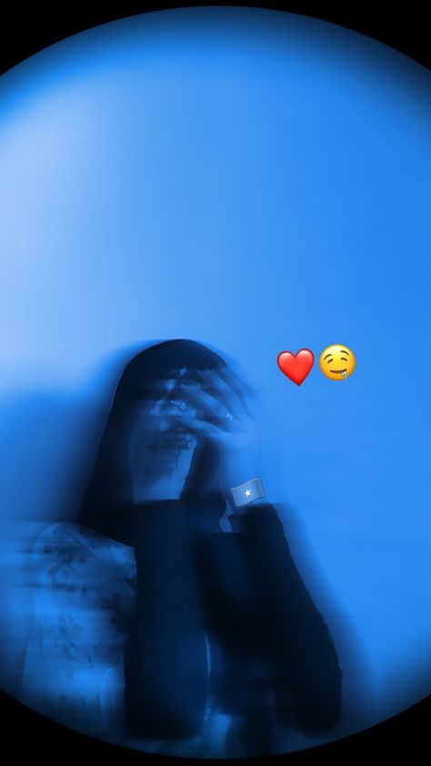 Sawiro Profile Photo, Sawiro Profile, Soulful Photography, Hands Aesthetic, Al Qur'an Aesthetic, Kidcore Aesthetic, Boy Blurred Pic, Bff Hands Aesthetic, Biology Facts