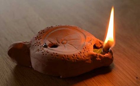 Make your own ancient Roman oil lamp with this craft activity for kids. Ancient Rome Projects, Craft Activity For Kids, Doterra Serenity, Jung Quotes, Time Traveller, Homeschool Social Studies, Korat, Electric Light, History Activities