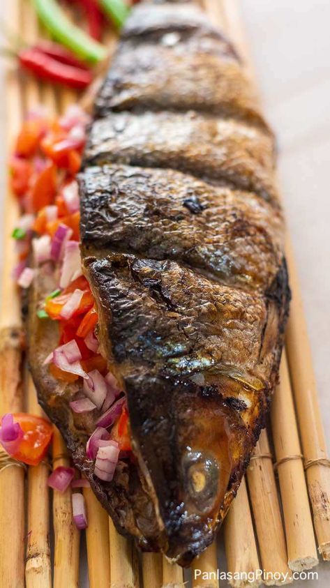 Inihaw na Bangus Recipe Bangus Fish, Hake Fish, Bangus Recipe, Food Filipino, Picnic Food Ideas, Filipino Dish, Filipino Foods, Philippines Food, Kitchen Interiors