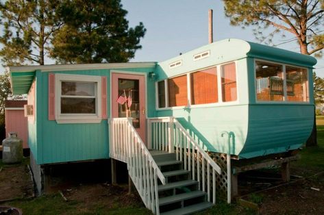 Vintage Mobile Home, Small Mobile Homes, Mobile Home Remodel, Remodel Mobile Home, Mobile Home Exteriors, Retro Trailer, Mobile Home Makeovers, Mobile Home Decorating, Mobile Home Living