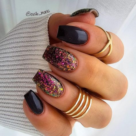 A FAVORITE is back tomorrow! The perfect fall flakie, Fizzy Lifting Drink, will restock tomorrow evening 8pm EST on KDipbyKAli.etsy.com 😻 Eleni paired hers with our deep purple, That’s My Jam! 📸 @evs16_manis Deep Purple Nails, Simple Christmas Nail Designs, Simple Christmas Nail, Simple Christmas Nails, Summer Dip, Nails Festive, Dip Nail Colors, Purple Glitter Nails, Easy Designs