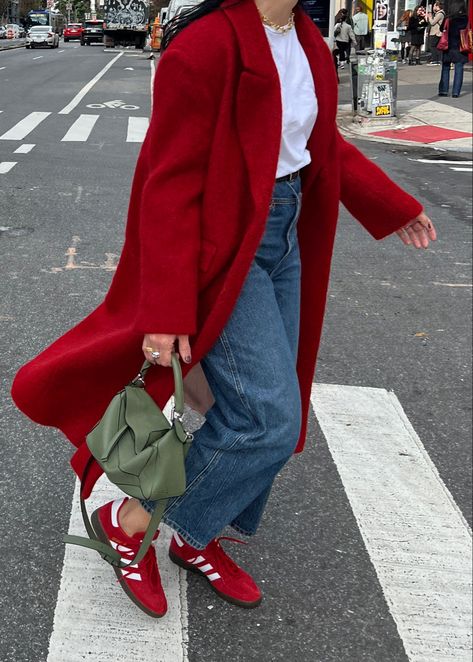 Red Coat Outfit, Mantel Outfit, Looks Adidas, Adidas Samba Outfit, Trainers Outfit, Samba Outfit, Skandinavian Fashion, Denim On Denim, Looks Street Style