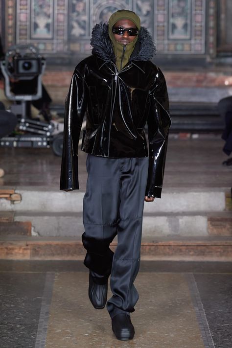 Cyberpunk Fashion Men, Alyx Studio, Dior Men, Vogue France, Cyberpunk Fashion, 1017 Alyx 9sm, Menswear Fashion Show, Menswear Fashion, Fall 2022